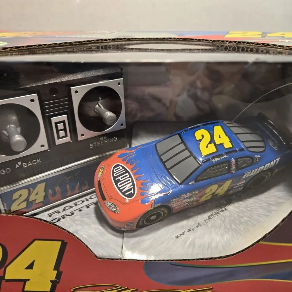 Remote Control Car Jeff Gordon 1:43 2007 NASCAR Dupont Chevrolet Front Runners